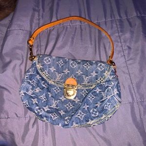 Pleaty vintage Louie Vuitton bag